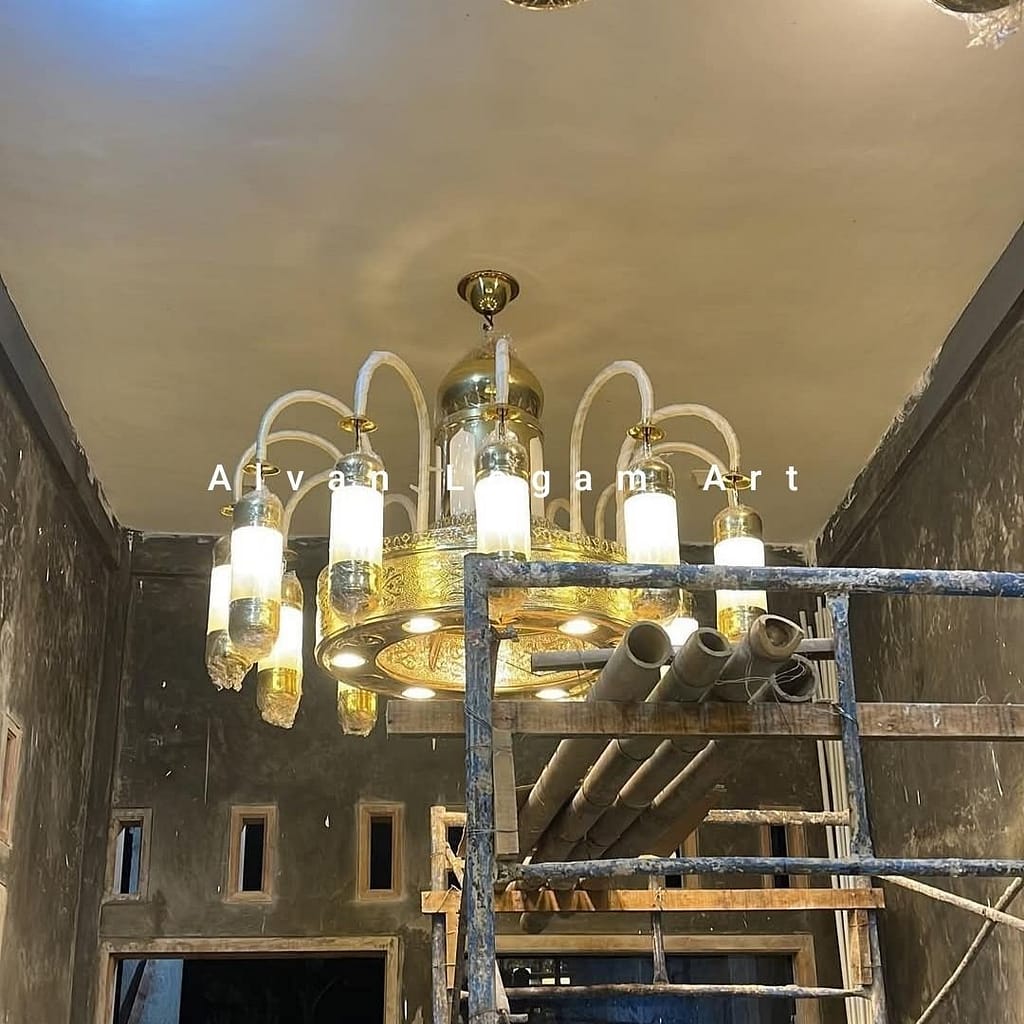 Lampu masjid kuningan