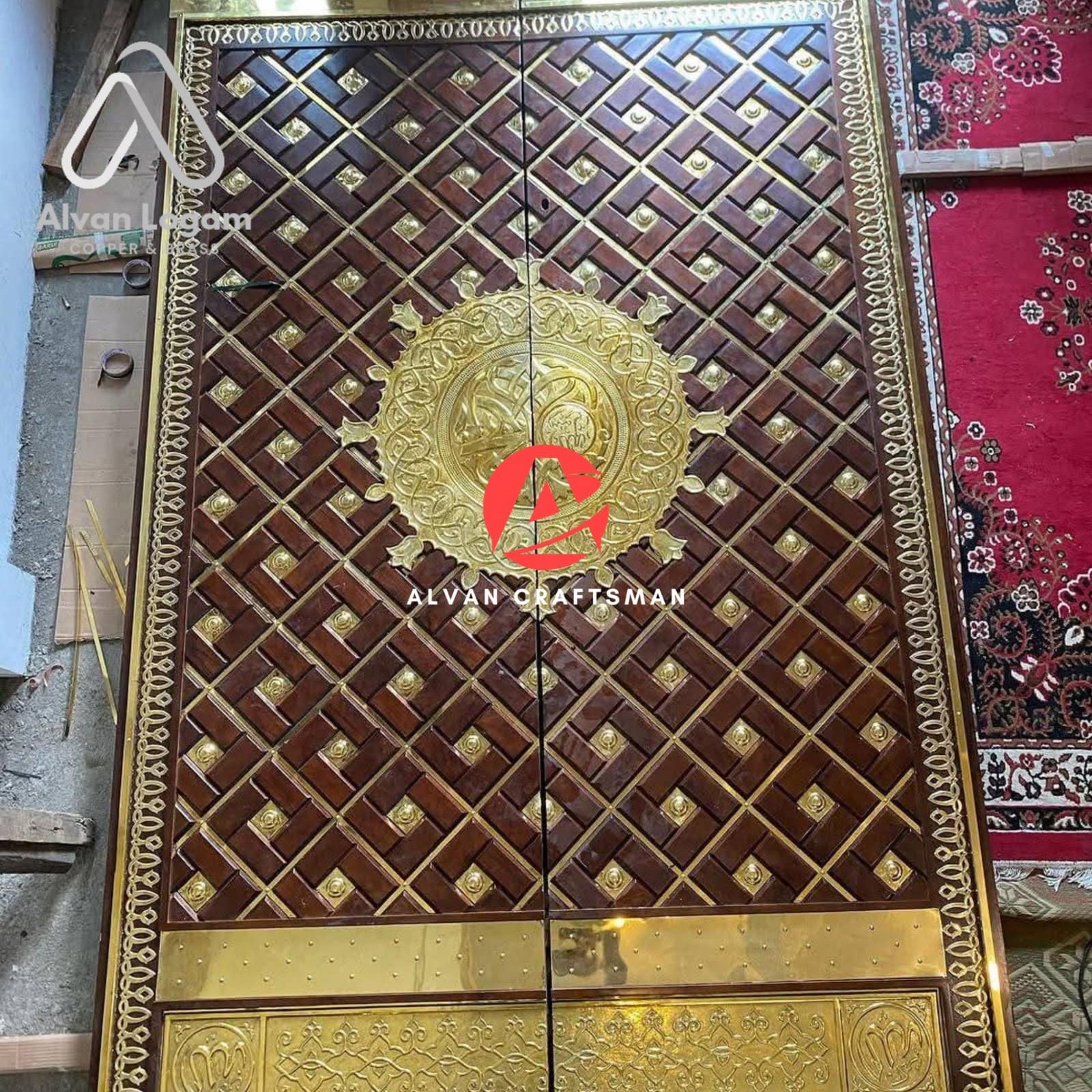 Pintu masjid nabawi kuningan